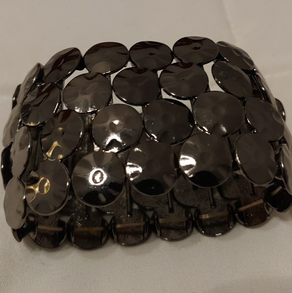 Charcoal / blackish cuff